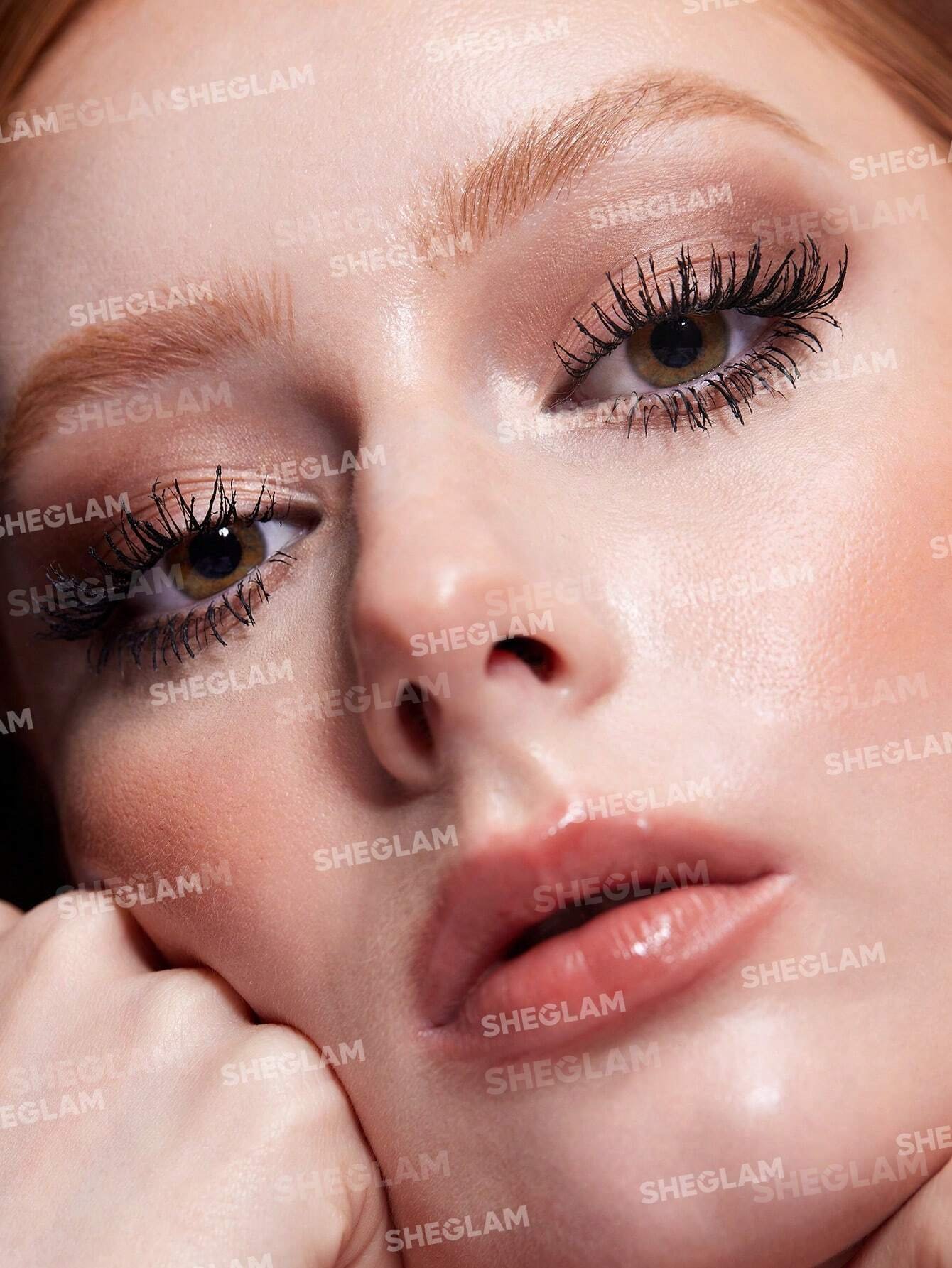 Flutter Wink Volumizing Mascara - 3